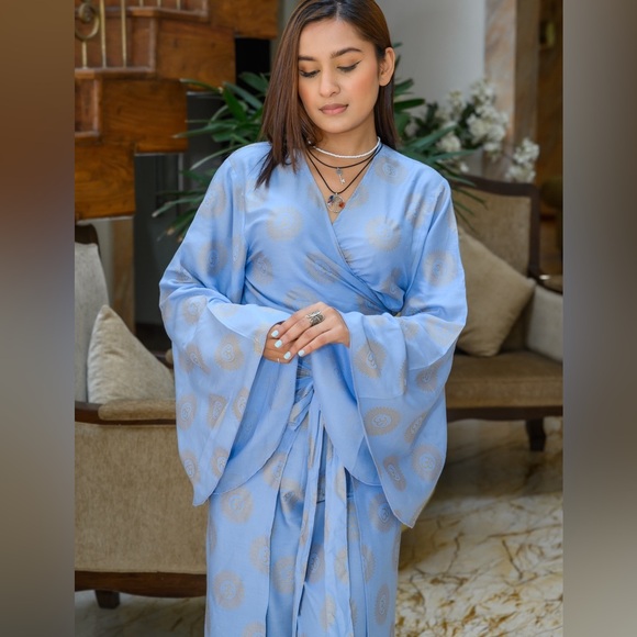 Wrap Around Pants and Butterfly Sleeves Open Front Top Set - Picture 4 of 5